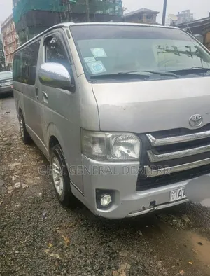 Toyota HiAce 2017 Silver