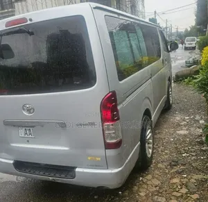 Toyota HiAce 2017 Silver