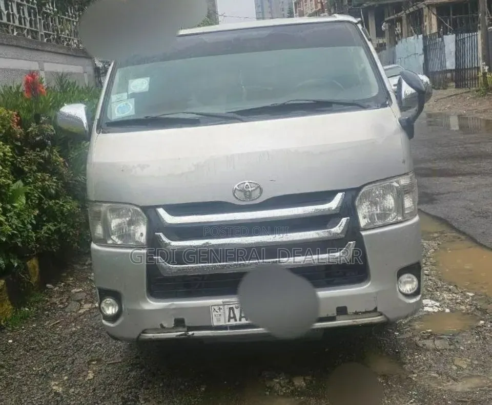Toyota HiAce 2017 Silver