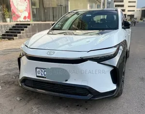Toyota bZ4X 71.4 kWh AWD 2022 White