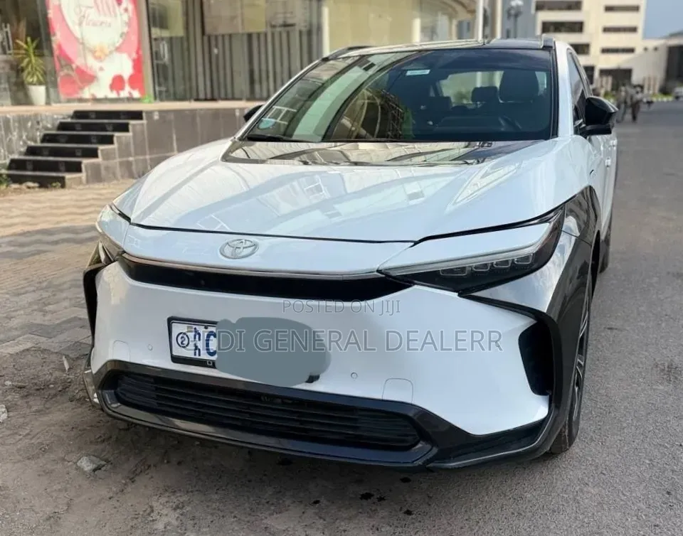 Toyota bZ4X 71.4 kWh AWD 2022 White
