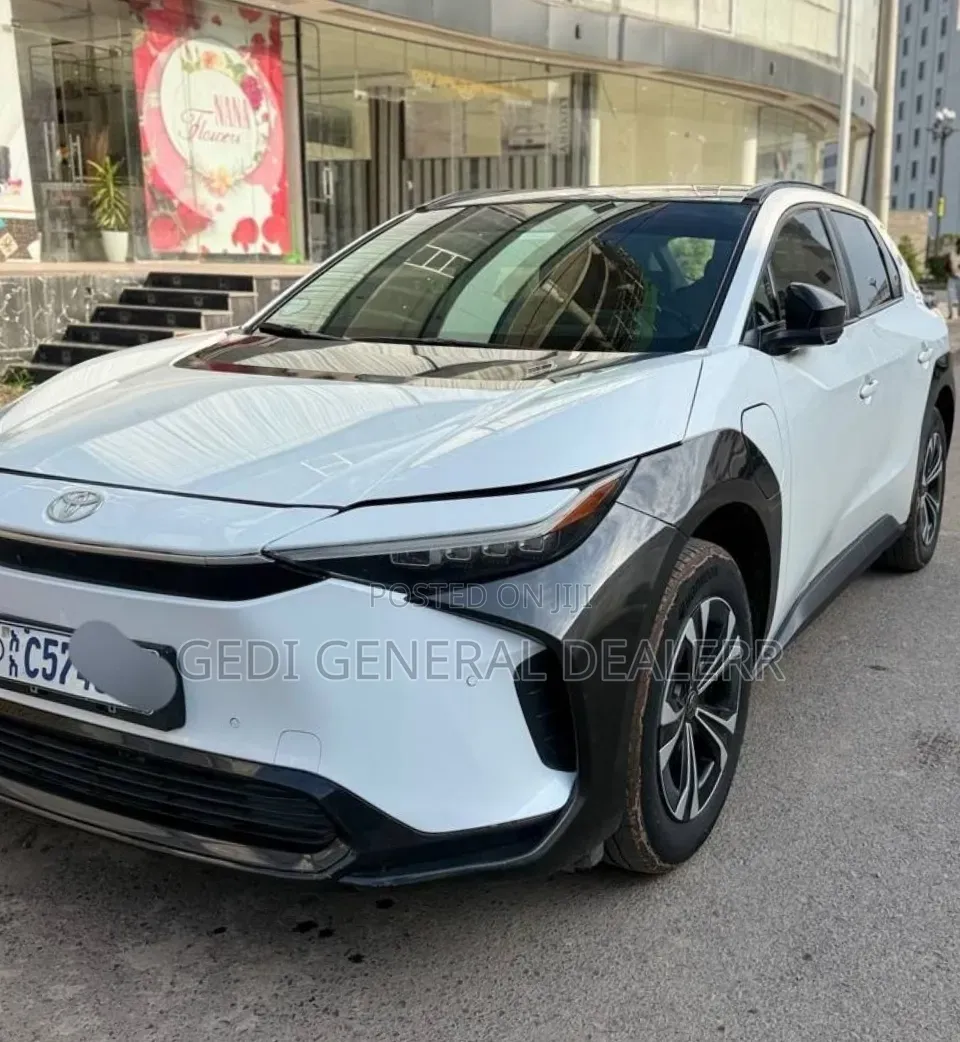 Toyota bZ4X 71.4 kWh AWD 2022 White