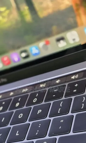 New Laptop Apple MacBook Pro 2019 16GB Intel Core i5 SSD 512GB