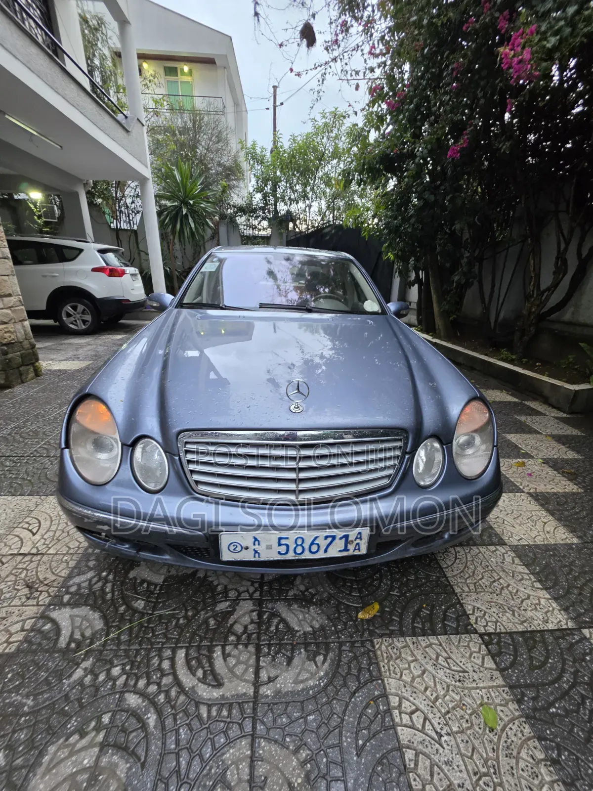 Mercedes-Benz E240 2025 Blue