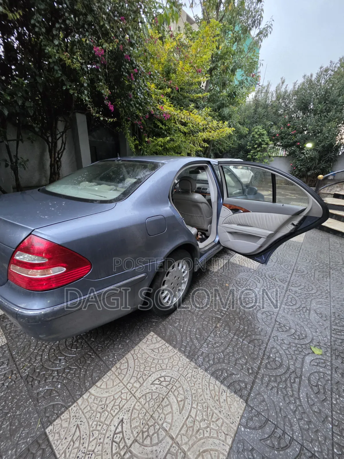 Mercedes-Benz E240 2025 Blue