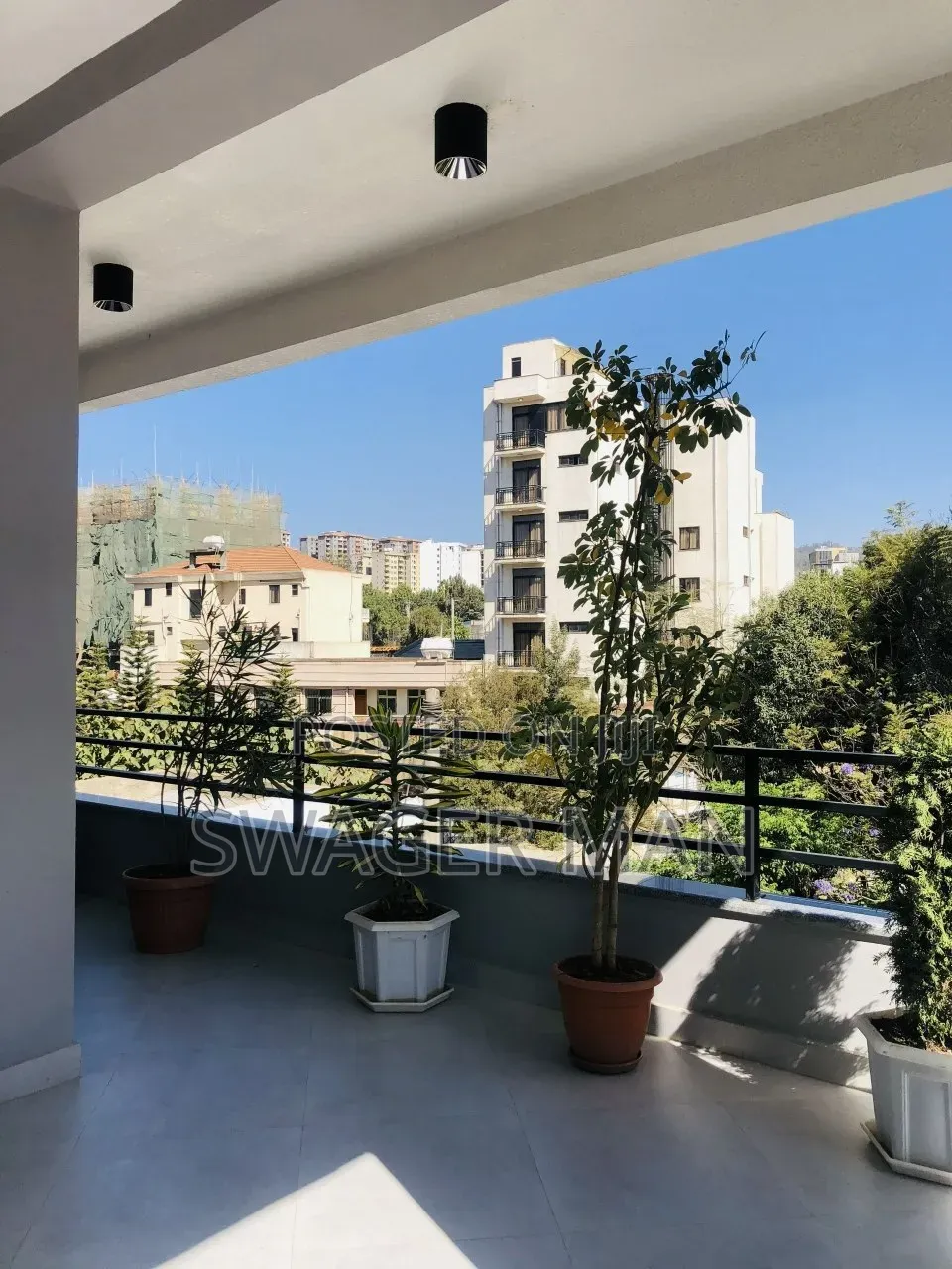Furnished 5bdrm Townhouse/Terrace in ቦሌ 24, Yeka for sale