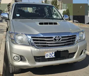 Toyota Hilux 2014 Gold
