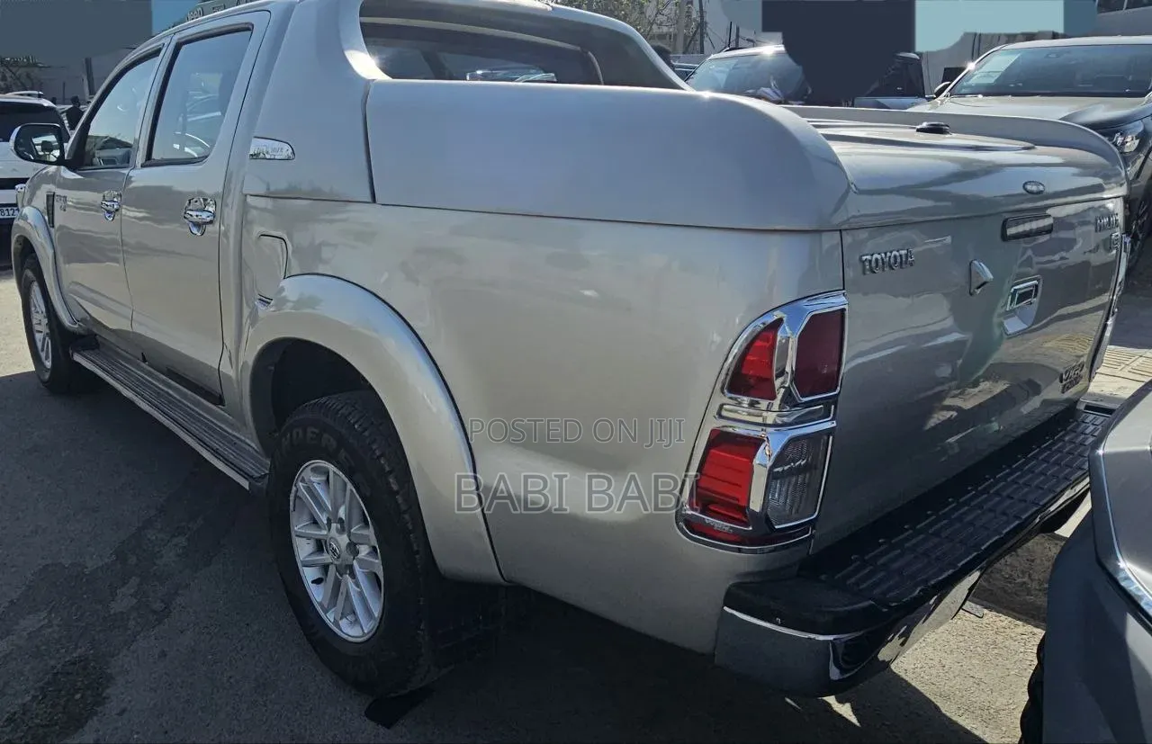 Toyota Hilux 2014 Gold