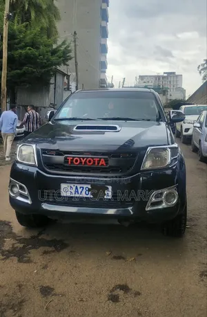 Toyota Hilux 2014 Gray