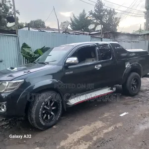 Toyota Hilux 2014 Gray