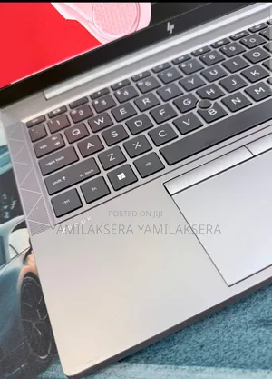 New Laptop HP ZBook Firefly G8 16GB Intel Core i7 SSD 512GB