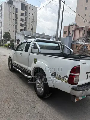 Toyota Hilux 2008 White