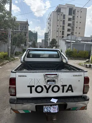 Toyota Hilux 2008 White