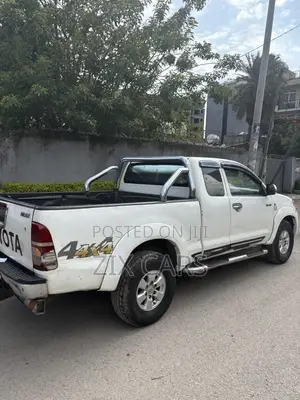 Toyota Hilux 2008 White