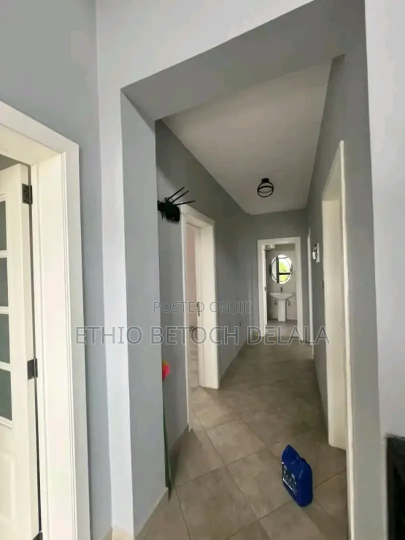 Furnished 6bdrm Villa in Bole for sale