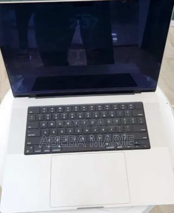 New Laptop Apple MacBook Pro 2021 M1 16GB Apple M1 Pro SSD 1T