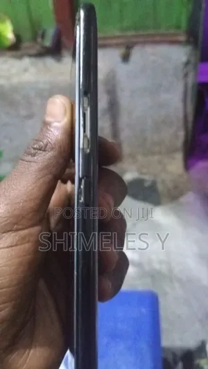Hisense C30 Lite 16 GB Black
