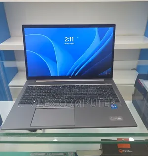 New Laptop HP ZBook Firefly G8 16GB Intel Core i7 SSD 512GB