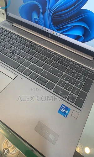 New Laptop HP ZBook Firefly G8 16GB Intel Core i7 SSD 512GB
