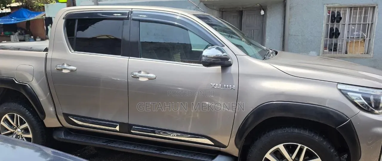Toyota Hilux Revo Double Cab Deisel 2.8 AWD 2020 Gold