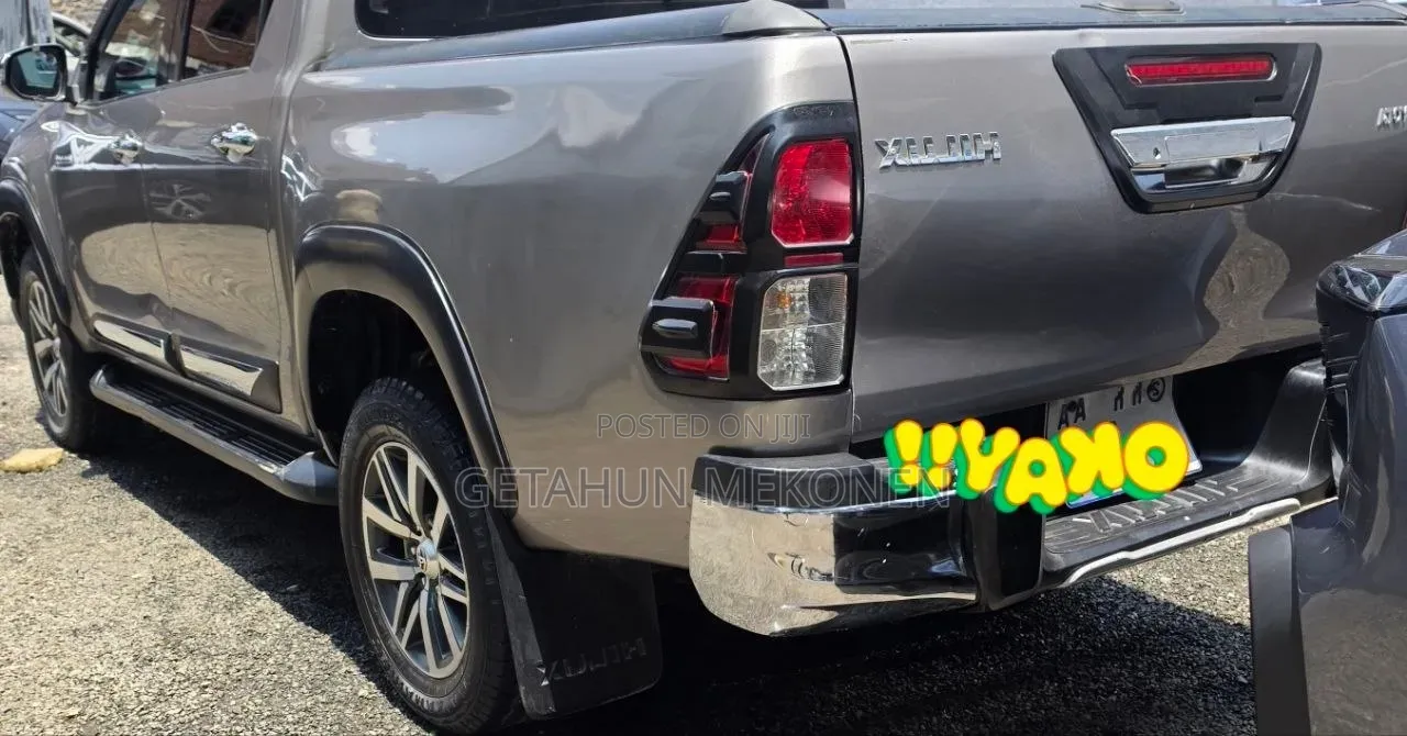 Toyota Hilux Revo Double Cab Deisel 2.8 AWD 2020 Gold