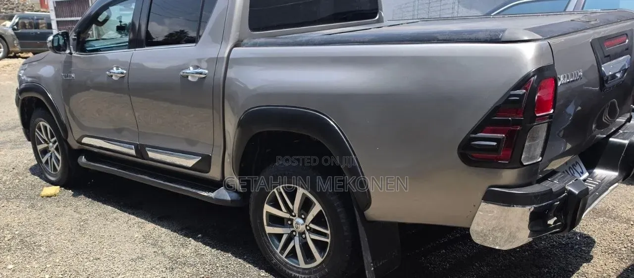 Toyota Hilux Revo Double Cab Deisel 2.8 AWD 2020 Gold