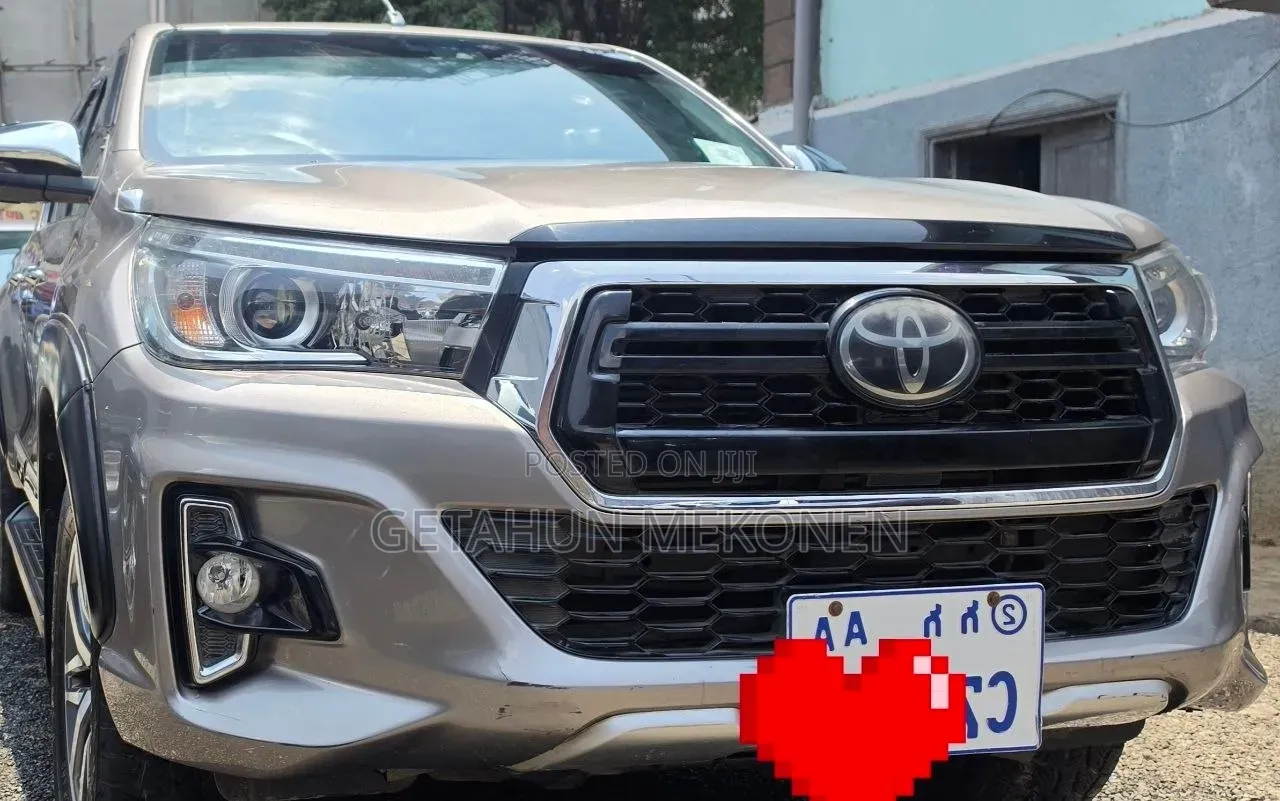 Toyota Hilux Revo Double Cab Deisel 2.8 AWD 2020 Gold