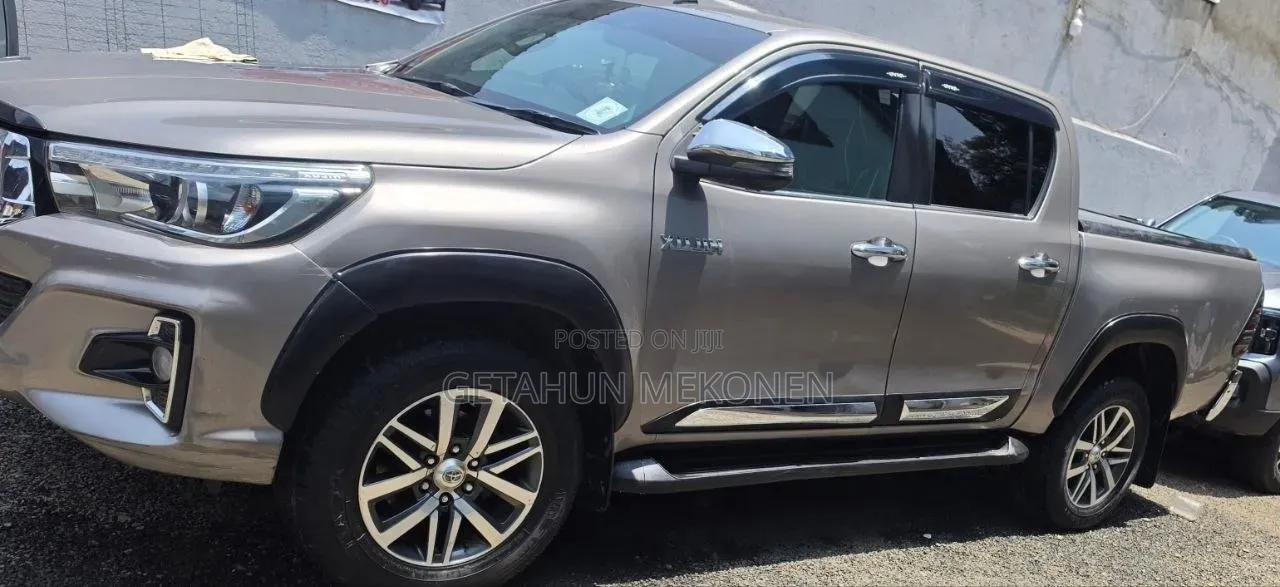 Toyota Hilux Revo Double Cab Deisel 2.8 AWD 2020 Gold