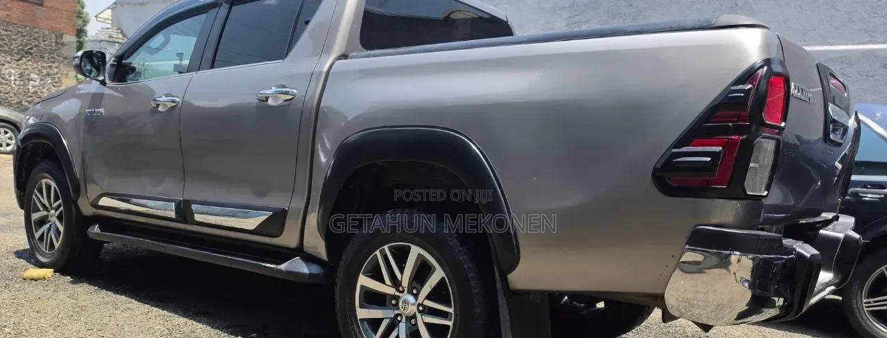 Toyota Hilux Revo Double Cab Deisel 2.8 AWD 2020 Gold
