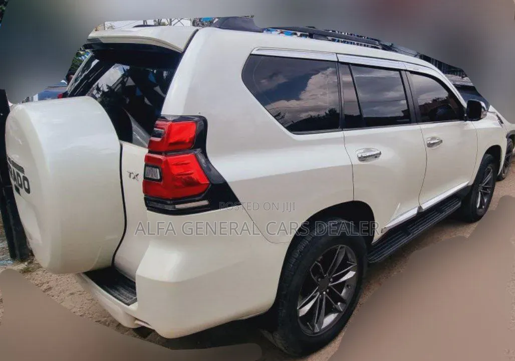Toyota Land Cruiser Prado 2013