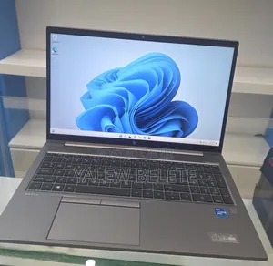 New Laptop HP ZBook Firefly G8 16GB Intel Core i7 SSD 512GB