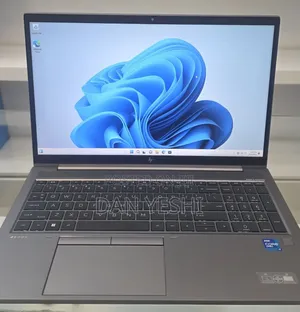 New Laptop HP ZBook Firefly G8 16GB Intel Core i7 SSD 512GB