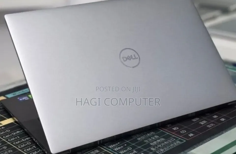 New Laptop Dell Precision 5560 16GB Intel Core i9 SSD 512GB