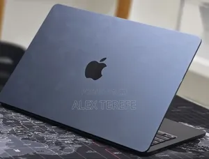 New Laptop Apple MacBook Air 2022 M2 16GB Apple M2 SSD 256GB