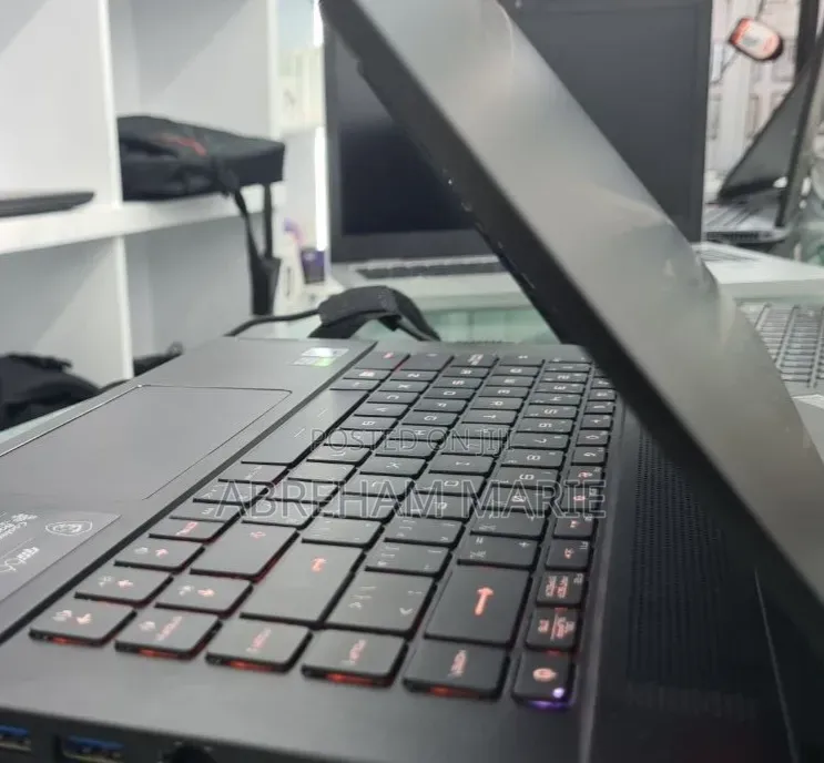 New Laptop MSI GS66 Stealth 10SGS 16GB Intel Core i7 SSD 512GB