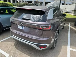 Volkswagen ID.6 2022 Purple