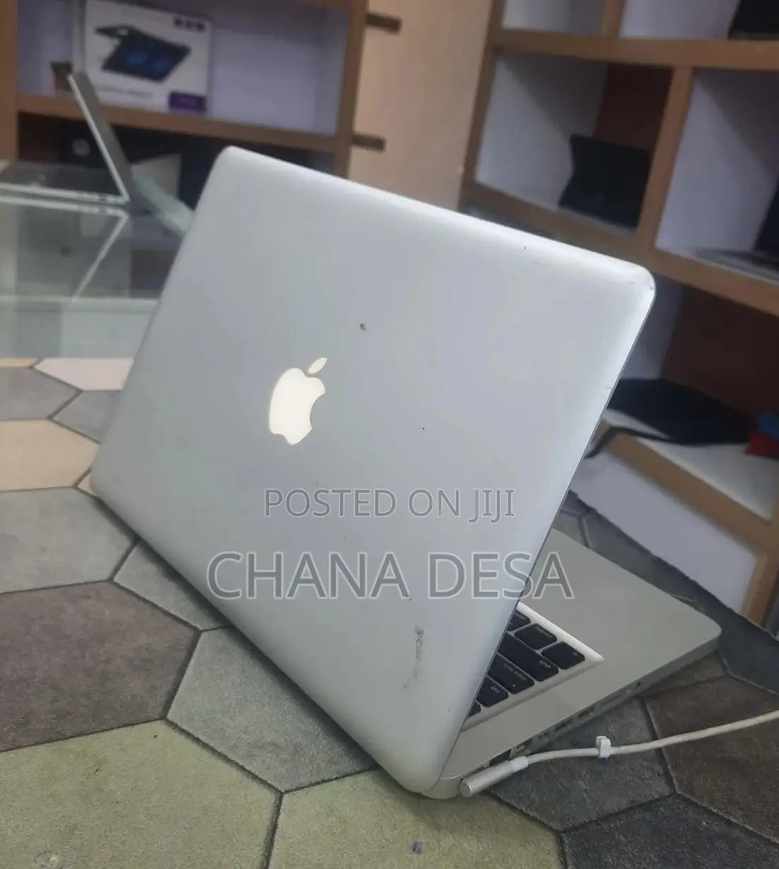 New Laptop Apple MacBook Pro 2009 4GB Intel Core 2 Duo HDD 500GB