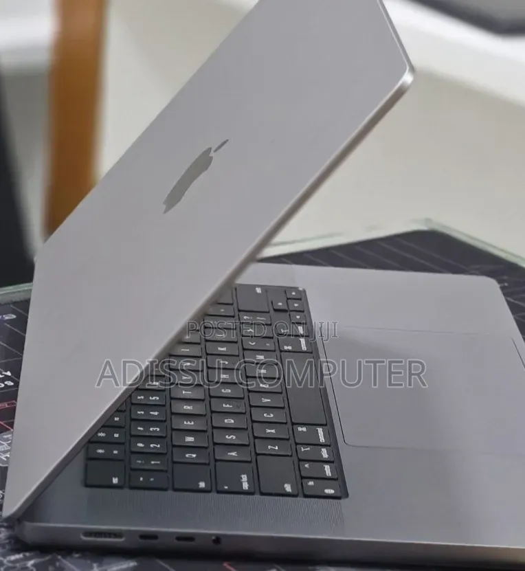 New Laptop Apple MacBook Pro 2023 M2 16GB Apple M2 SSD 512GB