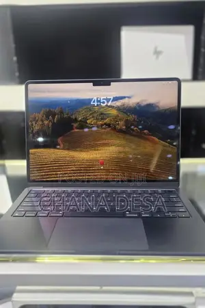 New Laptop Apple MacBook Air 2024 M3 8GB Apple M3 SSD 256GB
