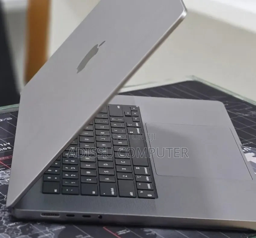 New Laptop Apple MacBook Pro 2023 M2 16GB Apple M2 SSD 512GB