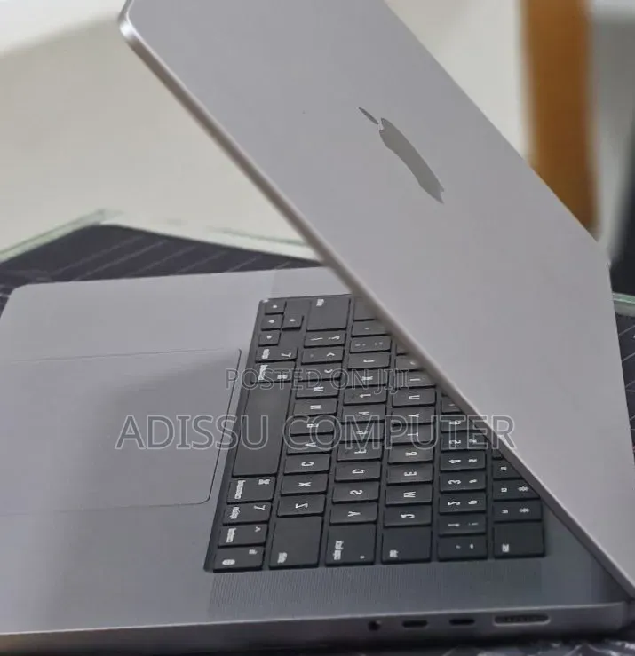 New Laptop Apple MacBook Pro 2023 M2 16GB Apple M2 SSD 512GB