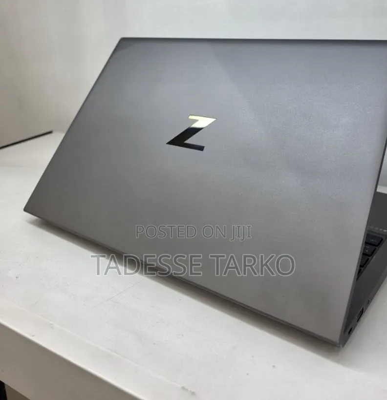 New Laptop HP ZBook Firefly G8 16GB Intel Core i7 SSD 512GB