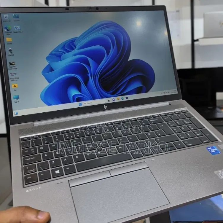 New Laptop HP ZBook Firefly G8 16GB Intel Core i7 SSD 512GB