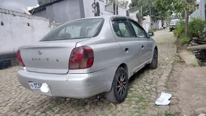 Toyota Platz 2001 Silver