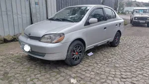 Toyota Platz 2001 Silver