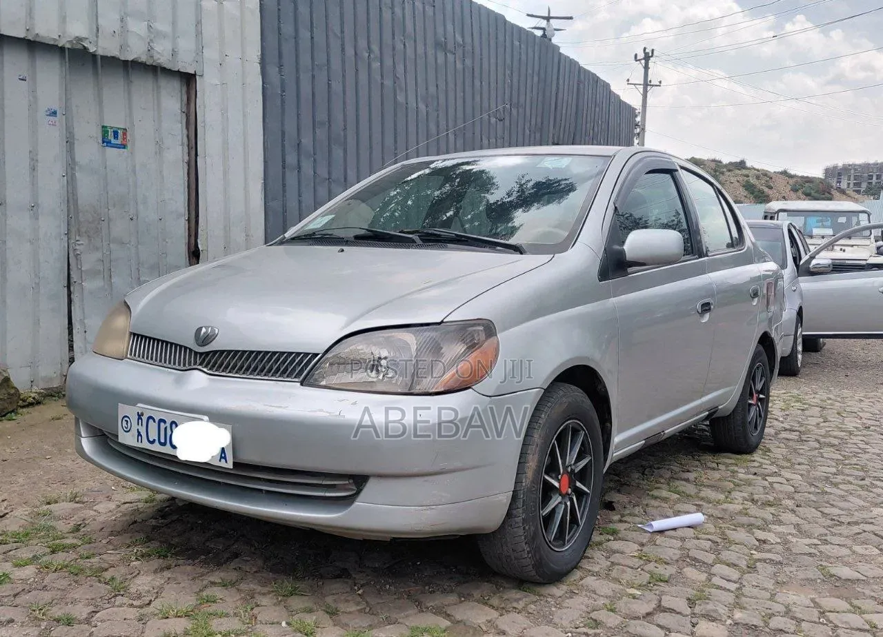 Toyota Platz 2001 Silver