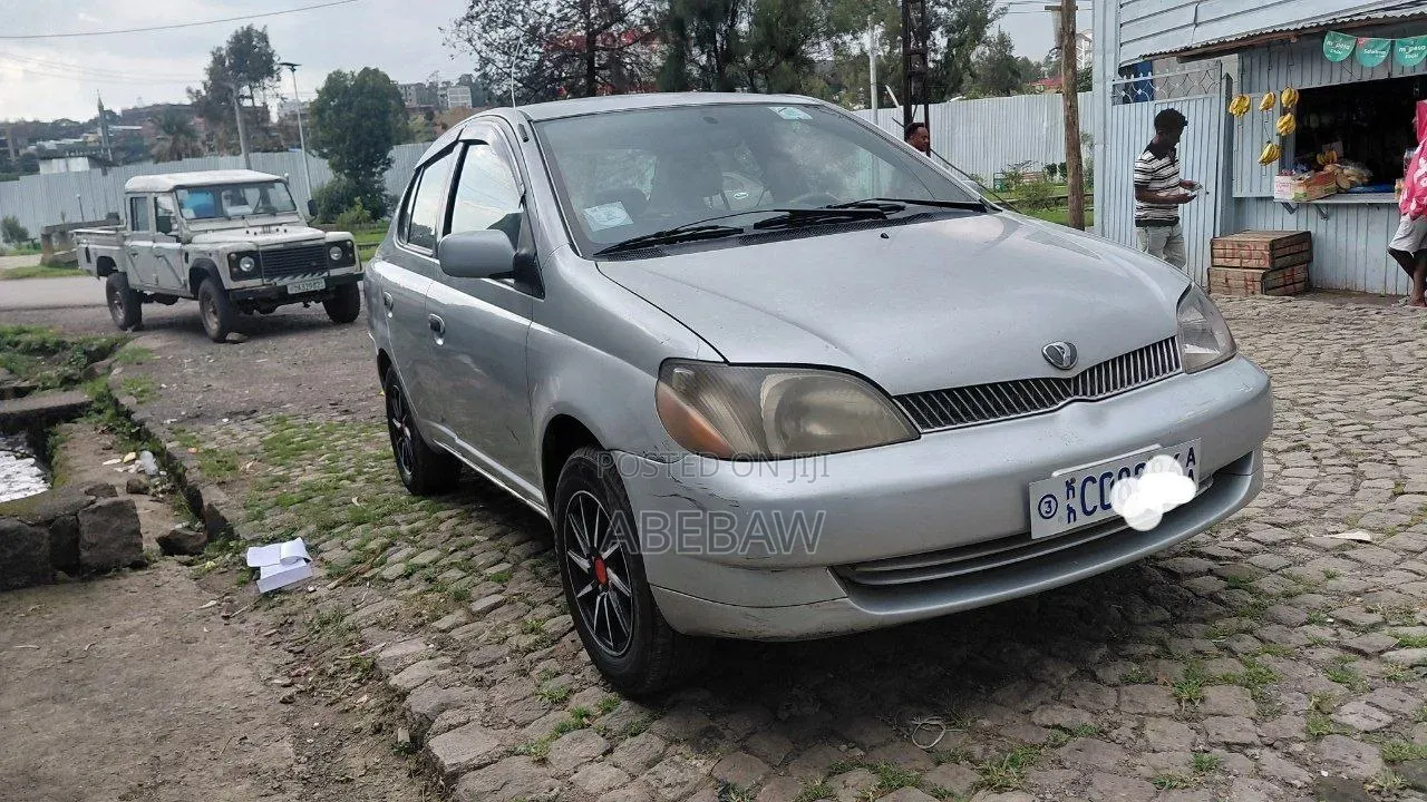 Toyota Platz 2001 Silver