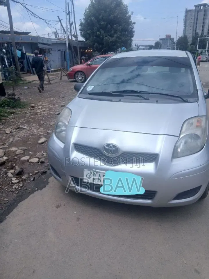 Toyota Yaris 2010 Silver