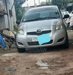 Toyota Yaris 2010 Silver
