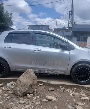 Toyota Yaris 2010 Silver